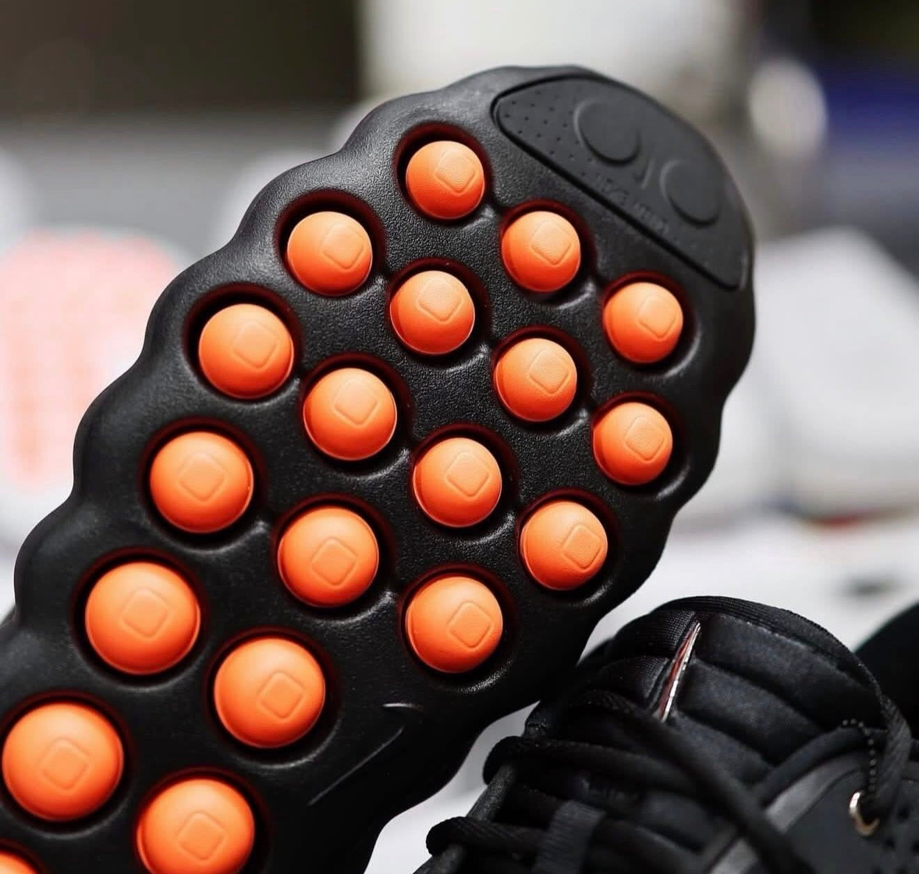 Mind 002 Black Hyper Crimson