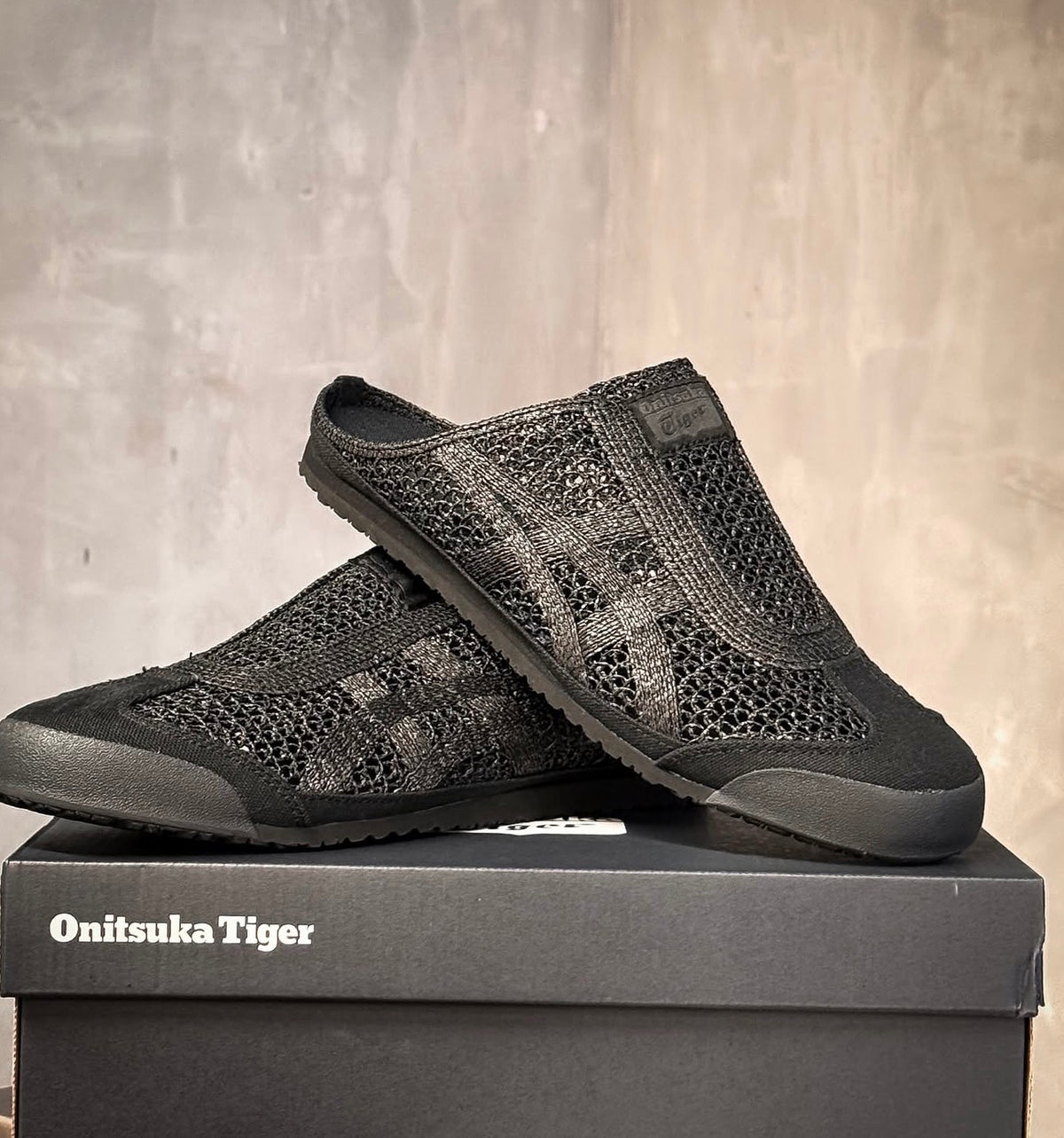 Mexico 66 Sabot Triple Black