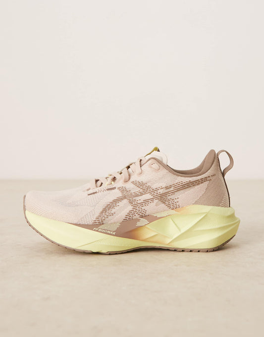 WMNs Novablast 5 Mineral Beige Taupe Grey