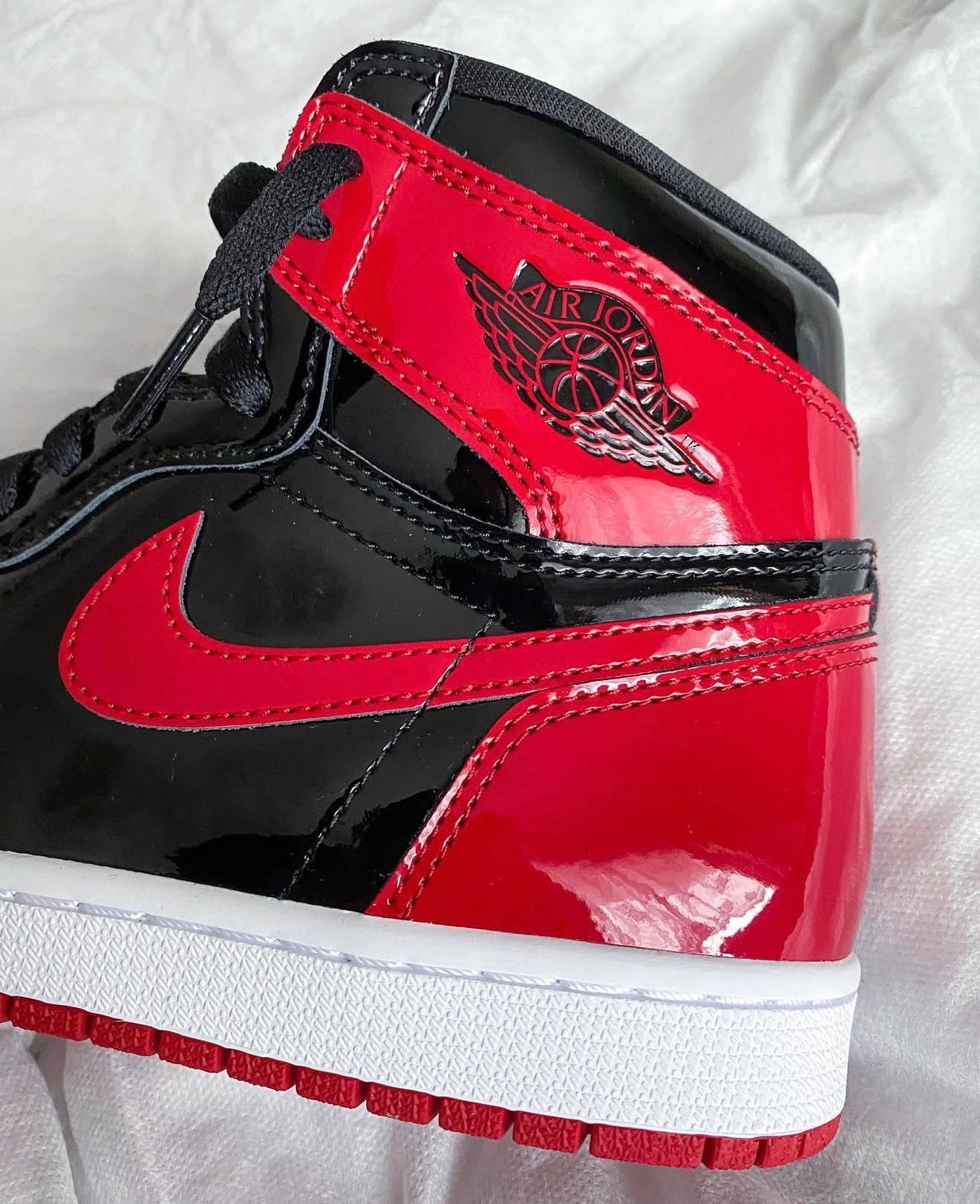 Air Jordan Retro 1 High Patent Bred