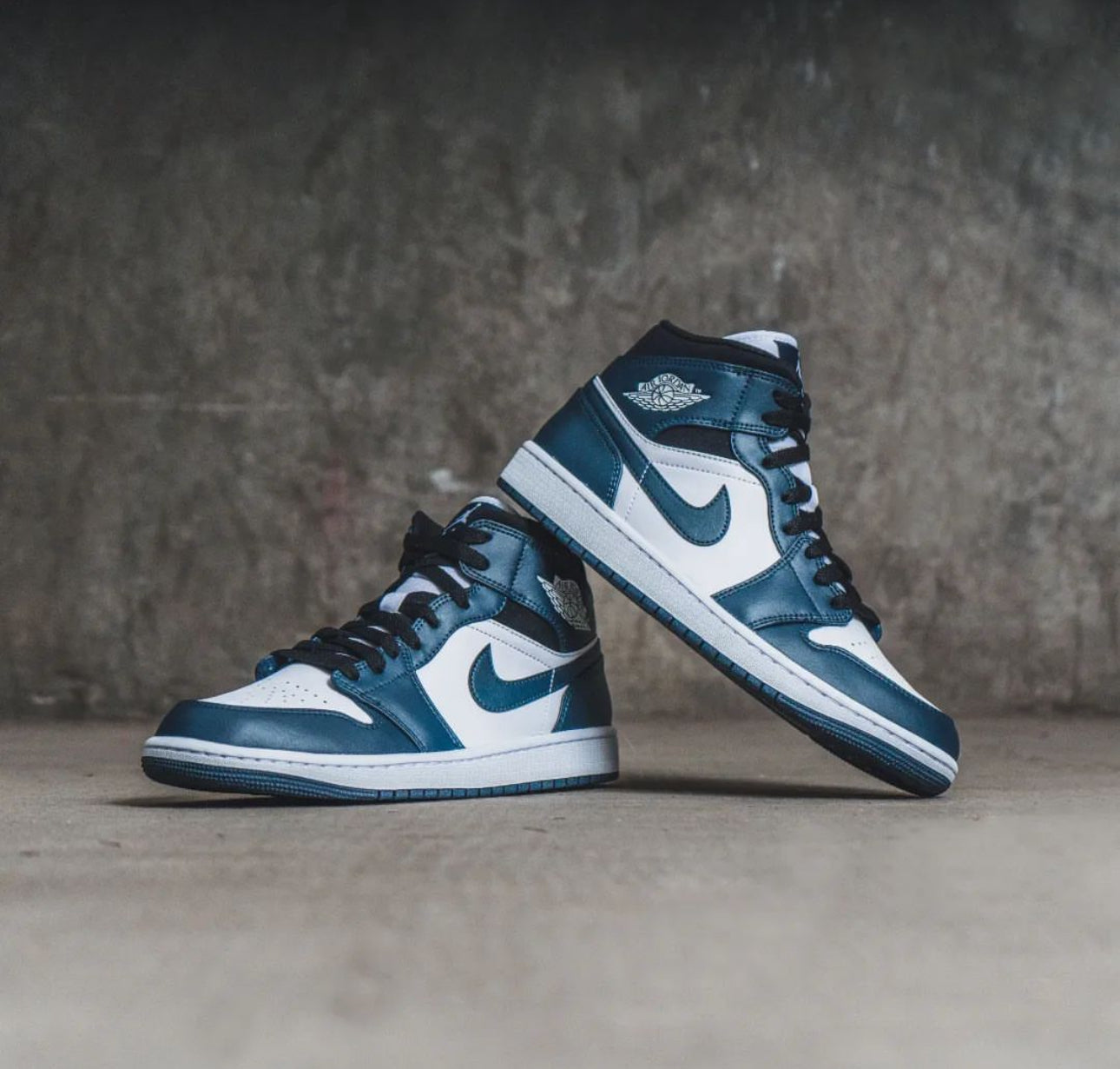 Air Jordan 1 Mid “ Armory Navy “