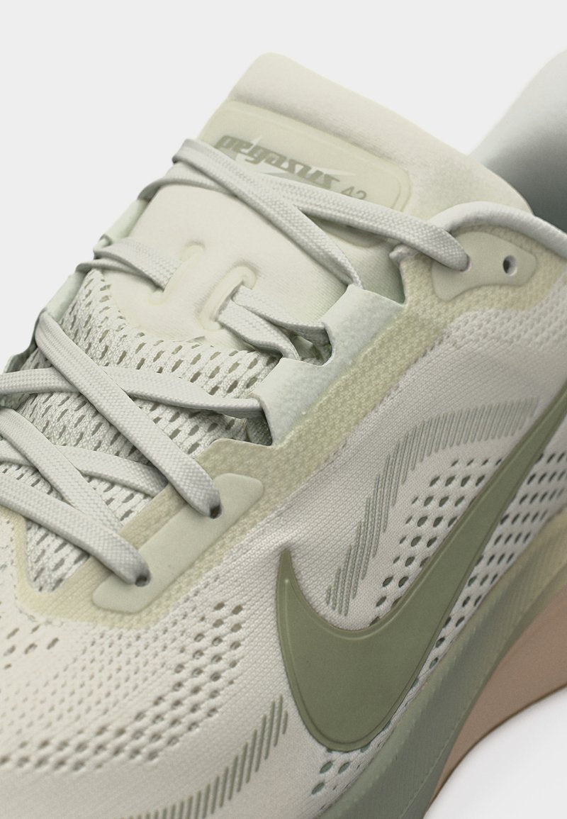 Air Zoom Pegasus 42 Spruce Aura Pale Ivory