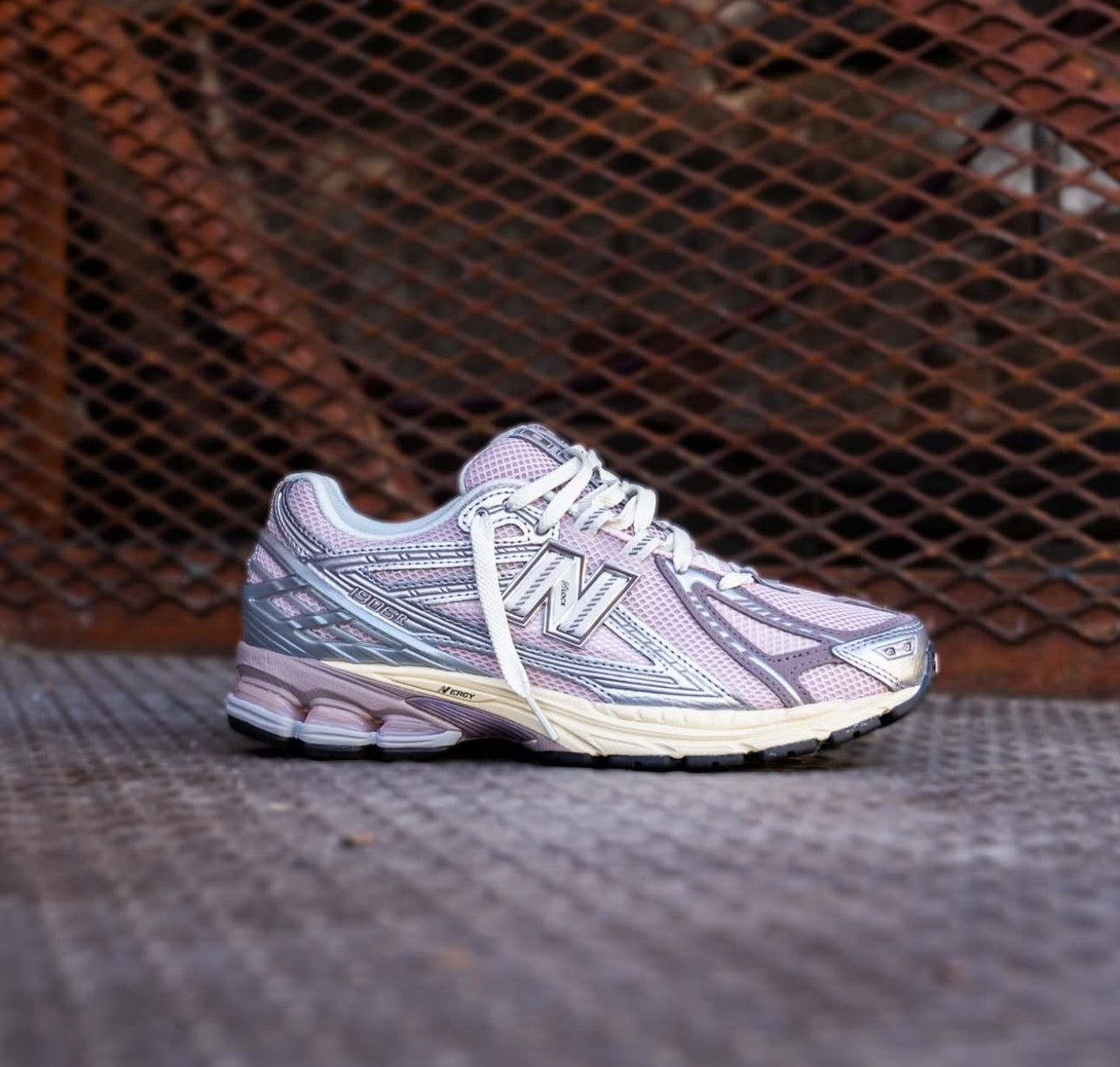 WMNs NB Balance 1906R Rose Sugar Silver