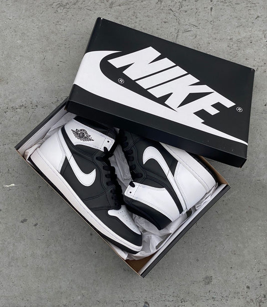 Air Jordan 1 Retro High OG Black White