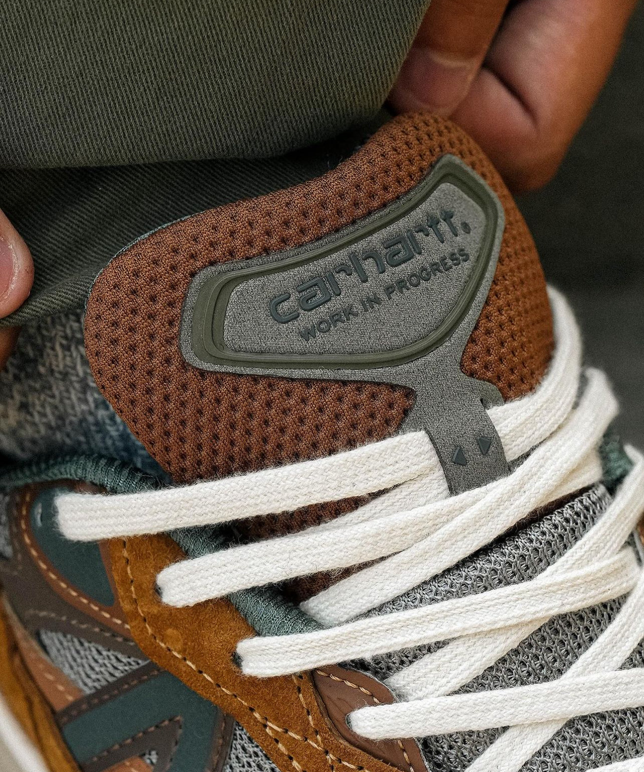 Carhatt WIP x New Balance 990v6