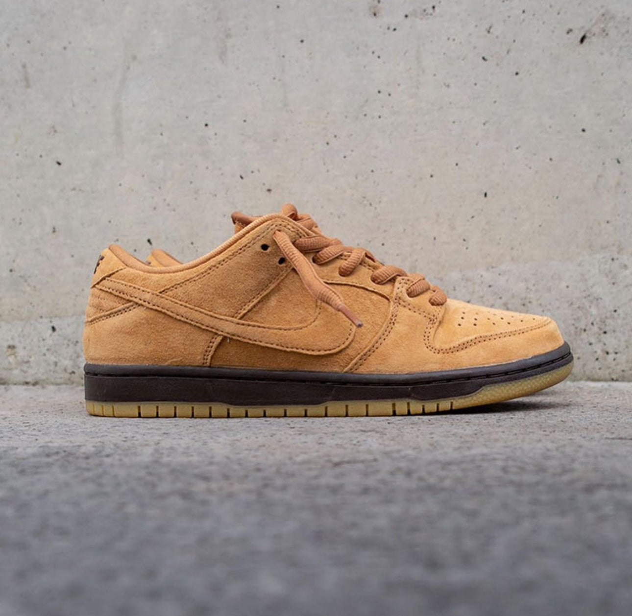 SB Dunk Low “ Wheat “