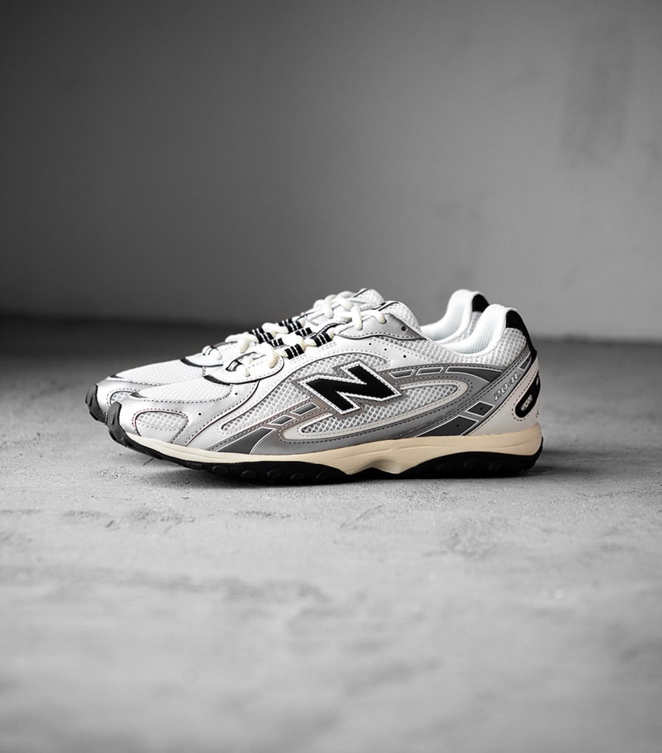 WMNs NB Balance 204L Silver Metallic Black