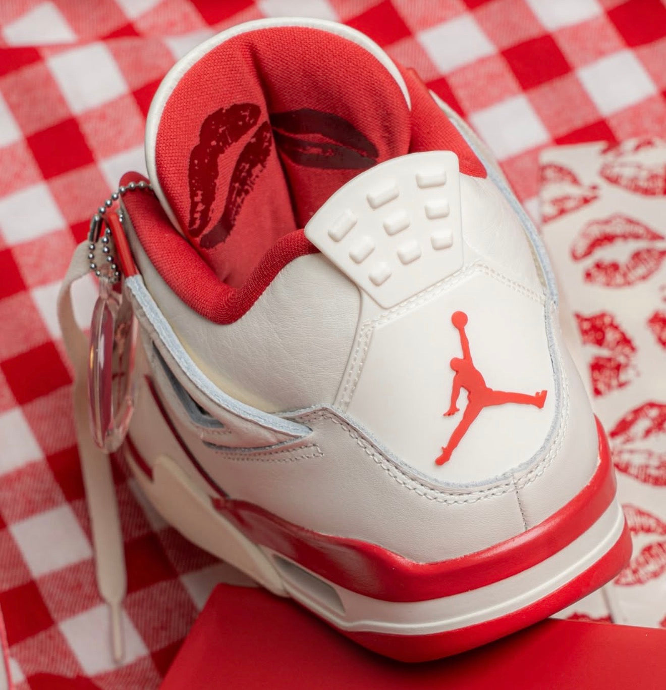 WMNs Air Jordan 4 Retro Valentine's Day Sierra Red
