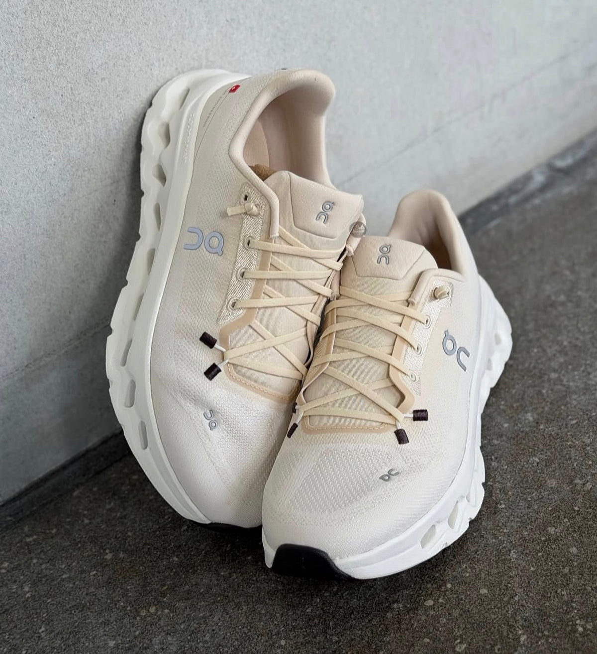 WMNs On Running Cloudtilt Sand/Dew