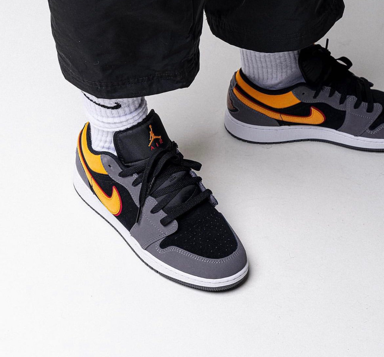 Air Jordan 1 Low “ Vivid Orange“