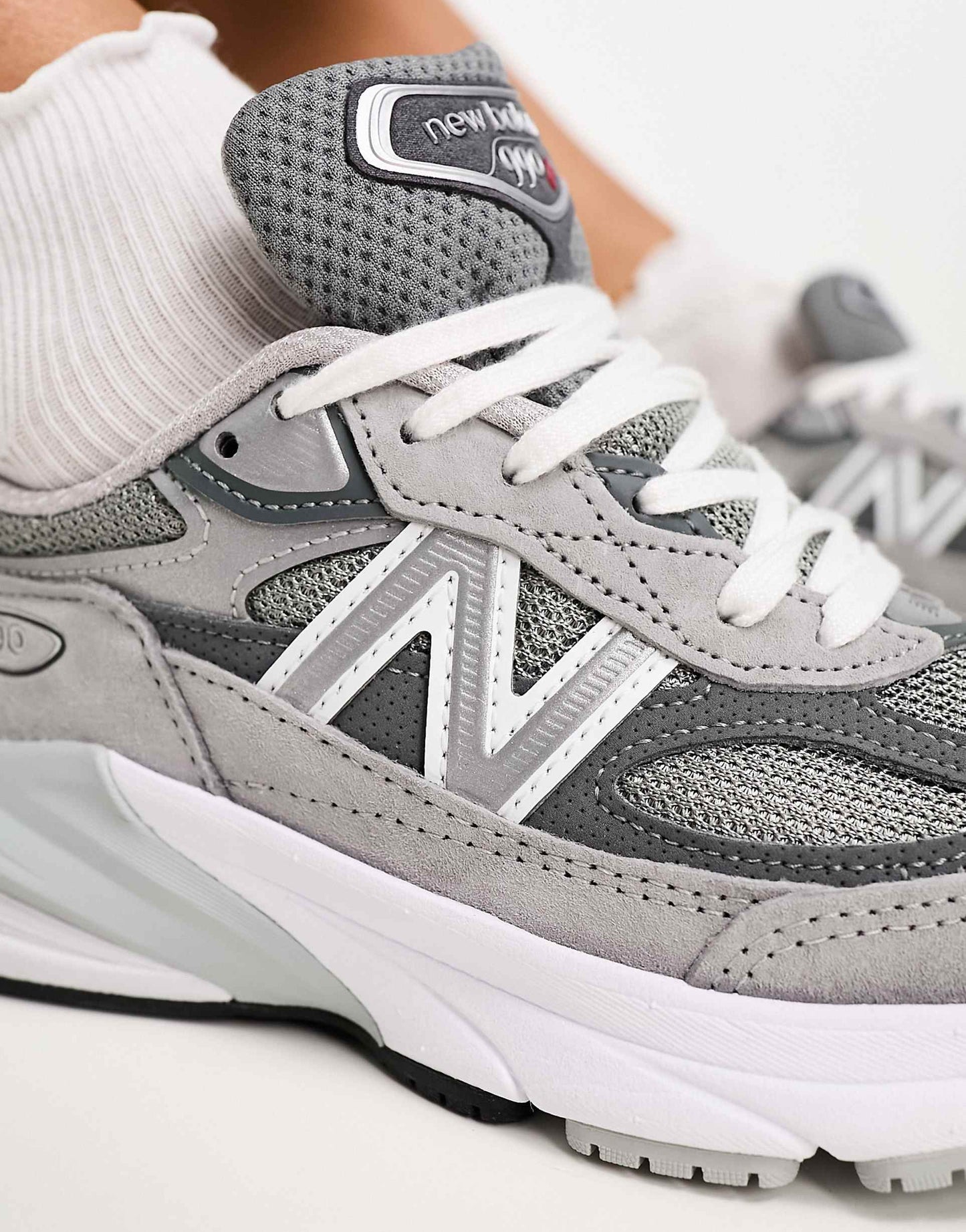 WMNs New Balance 990 v6 Grey