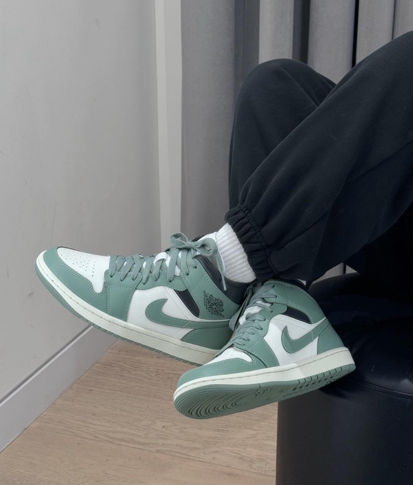 WMNs Air Jordan 1 Mid Jade Smoke
