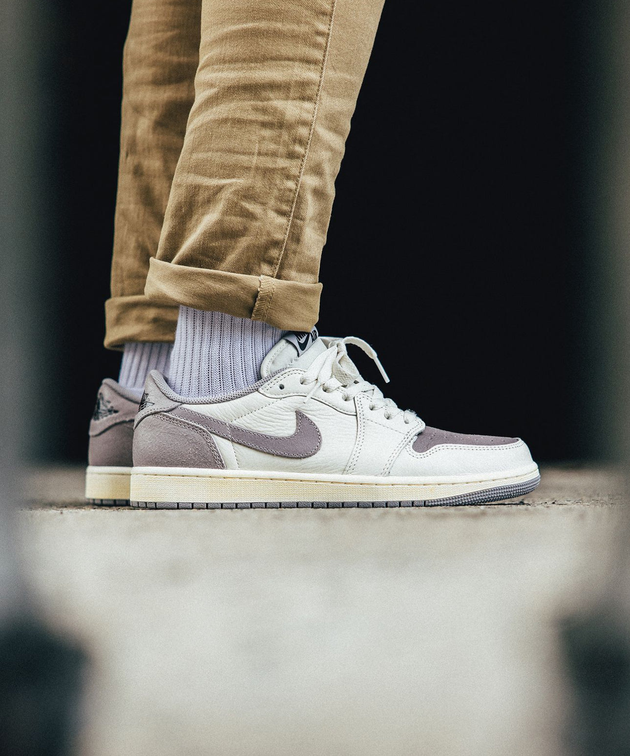 Air Jordan 1 Low “ Atmosphere Grey “