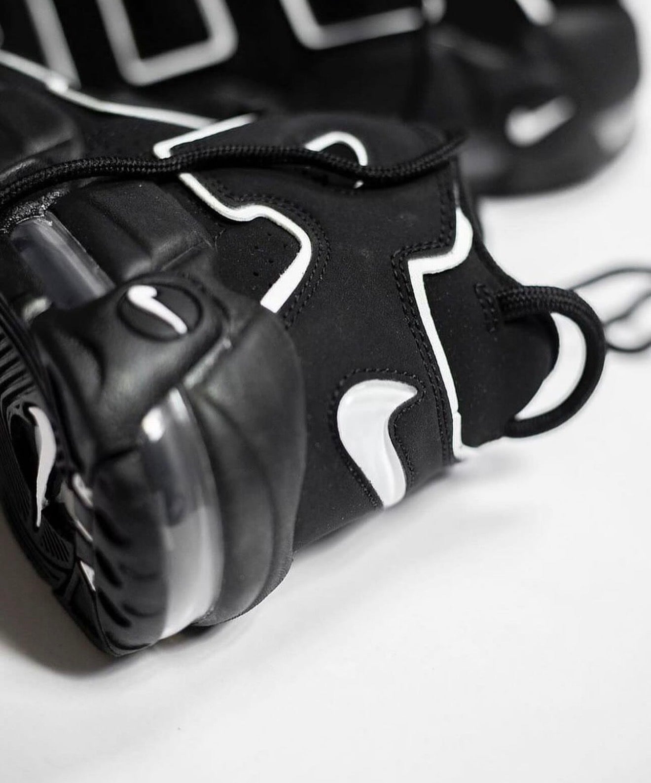 Air More Uptempo Black/White