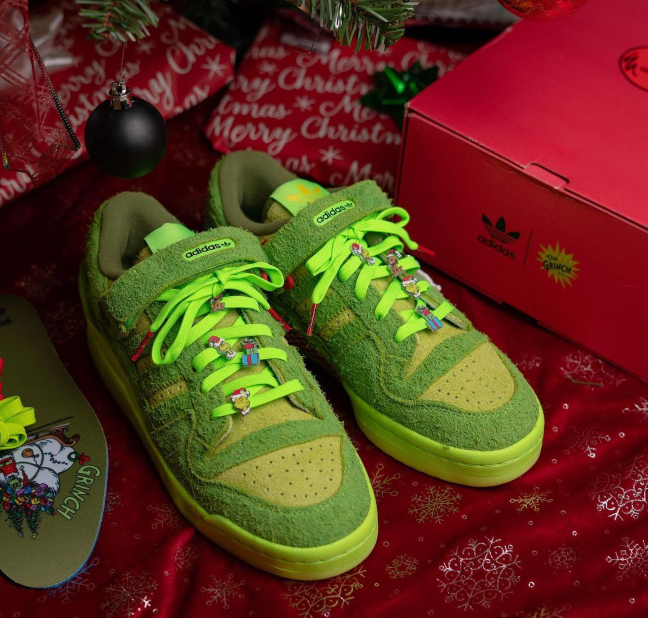 Forum Low “ The Grinch Shoe “