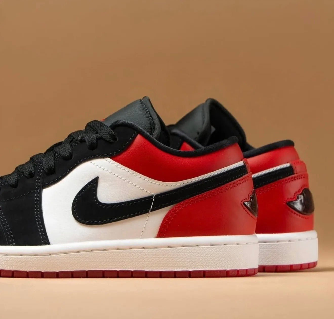 Air Jordan 1 Low Black Toe 2025