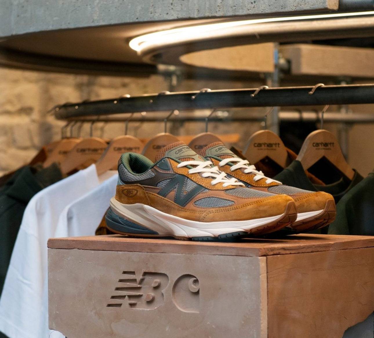 Carhatt WIP x New Balance 990v6