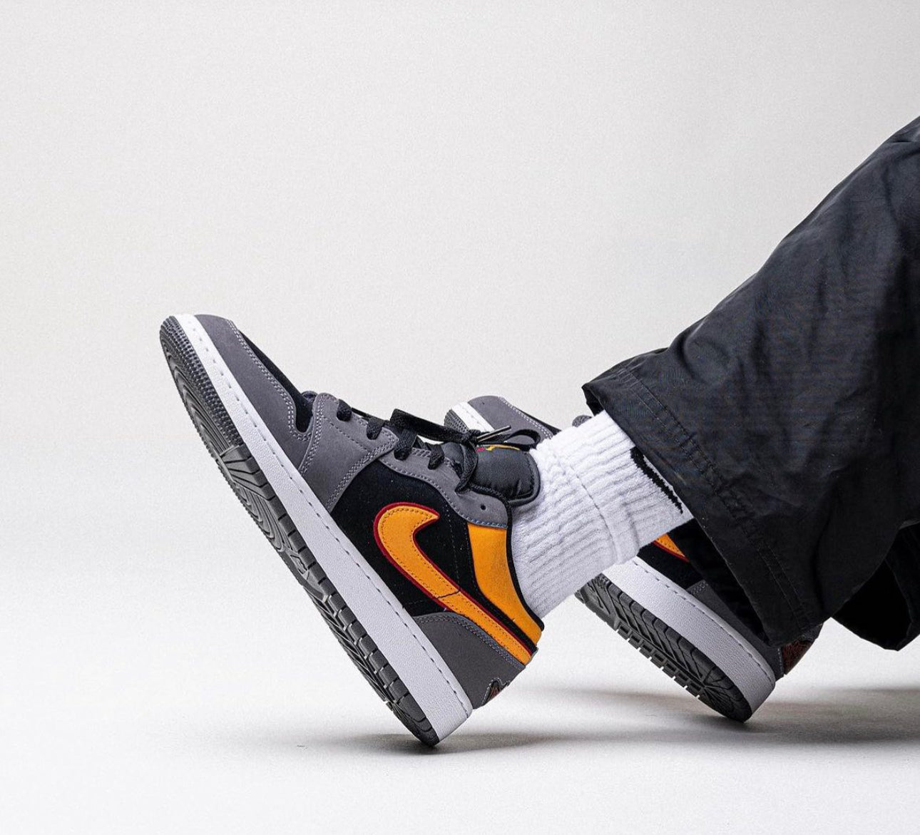 Air Jordan 1 Low “ Vivid Orange“