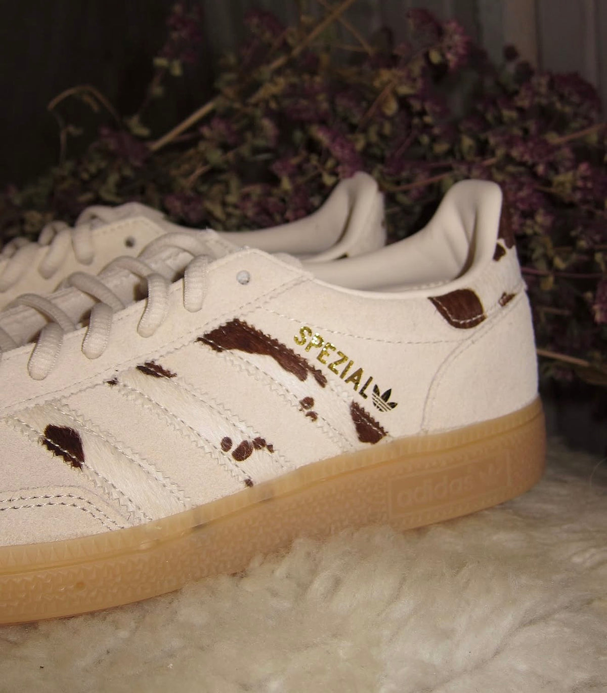 Handball Spezial Wonder White Cow Stripes
