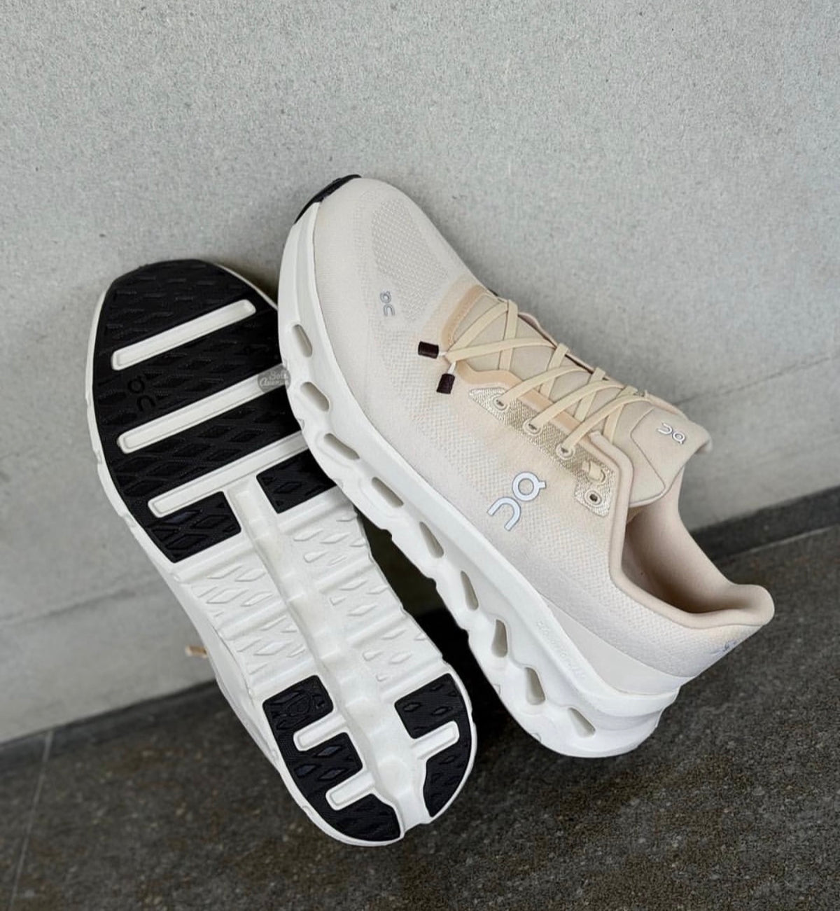 WMNs On Running Cloudtilt Sand/Dew