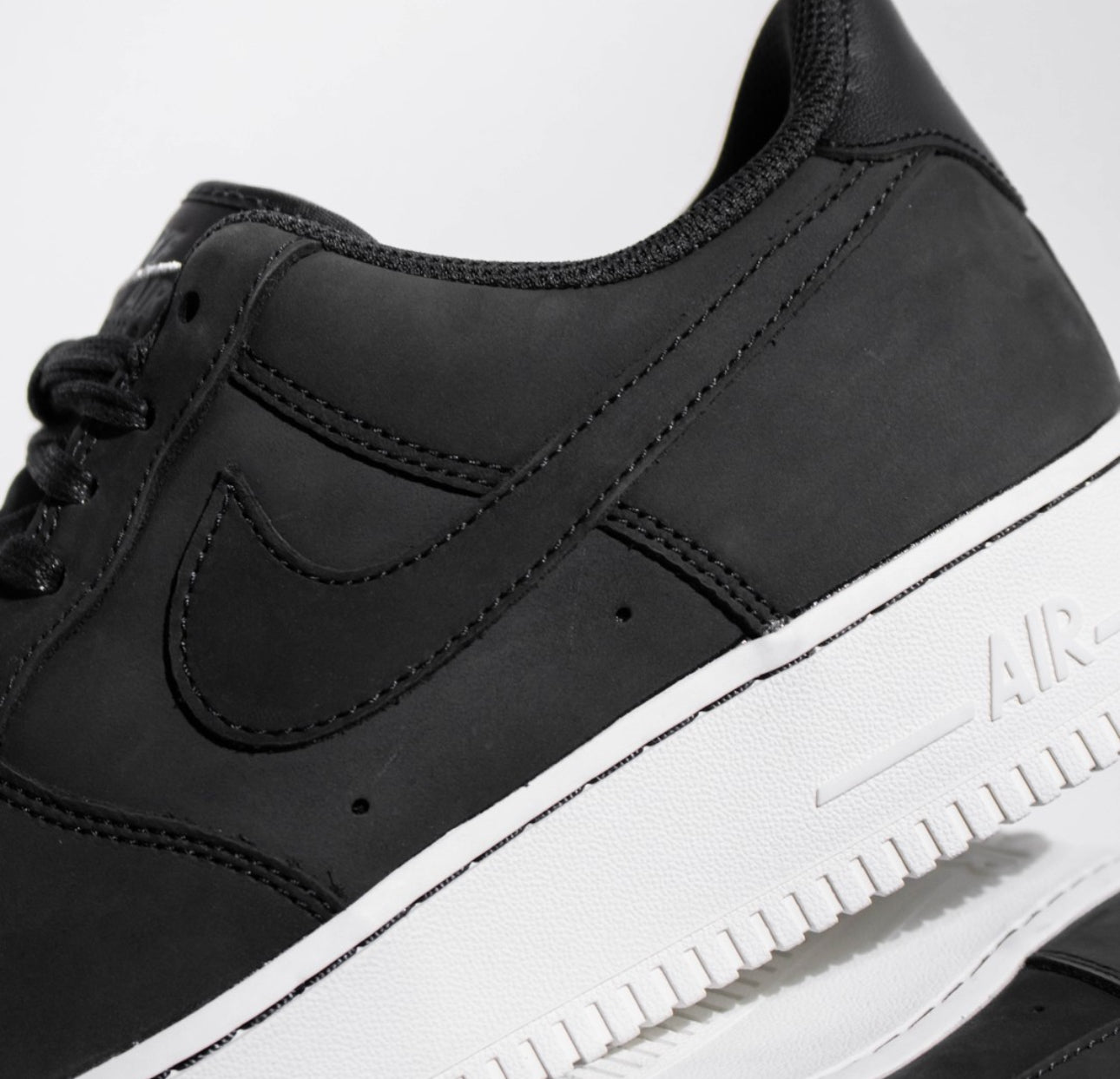 Airforce 1 Low LX “ Off Noir “