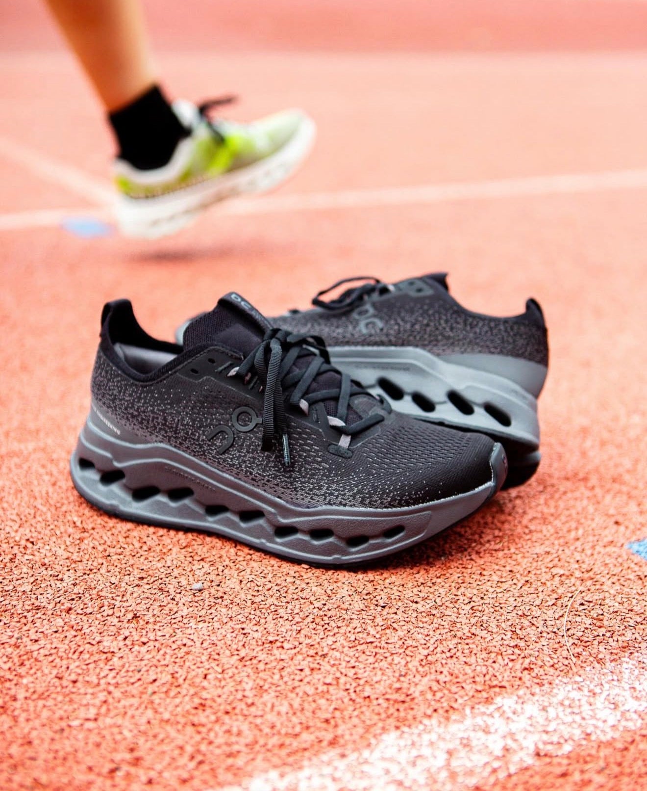 On Running Cloudsurfer Max Black Eclipse