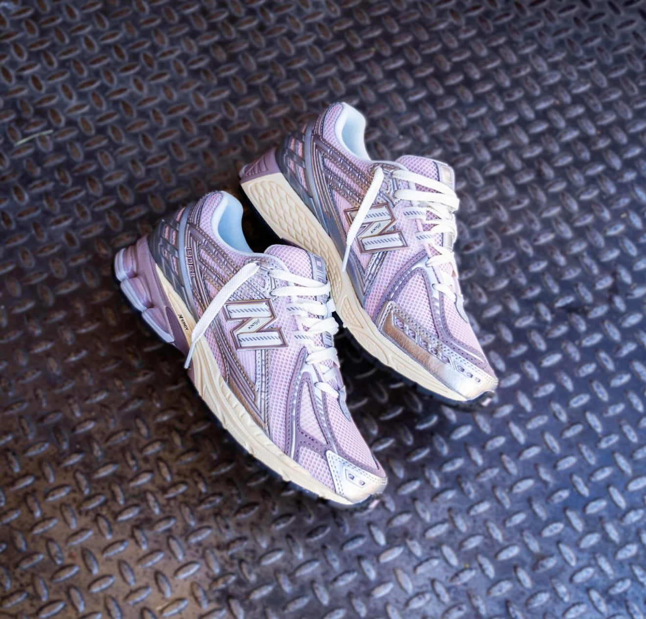 WMNs NB Balance 1906R Rose Sugar Silver