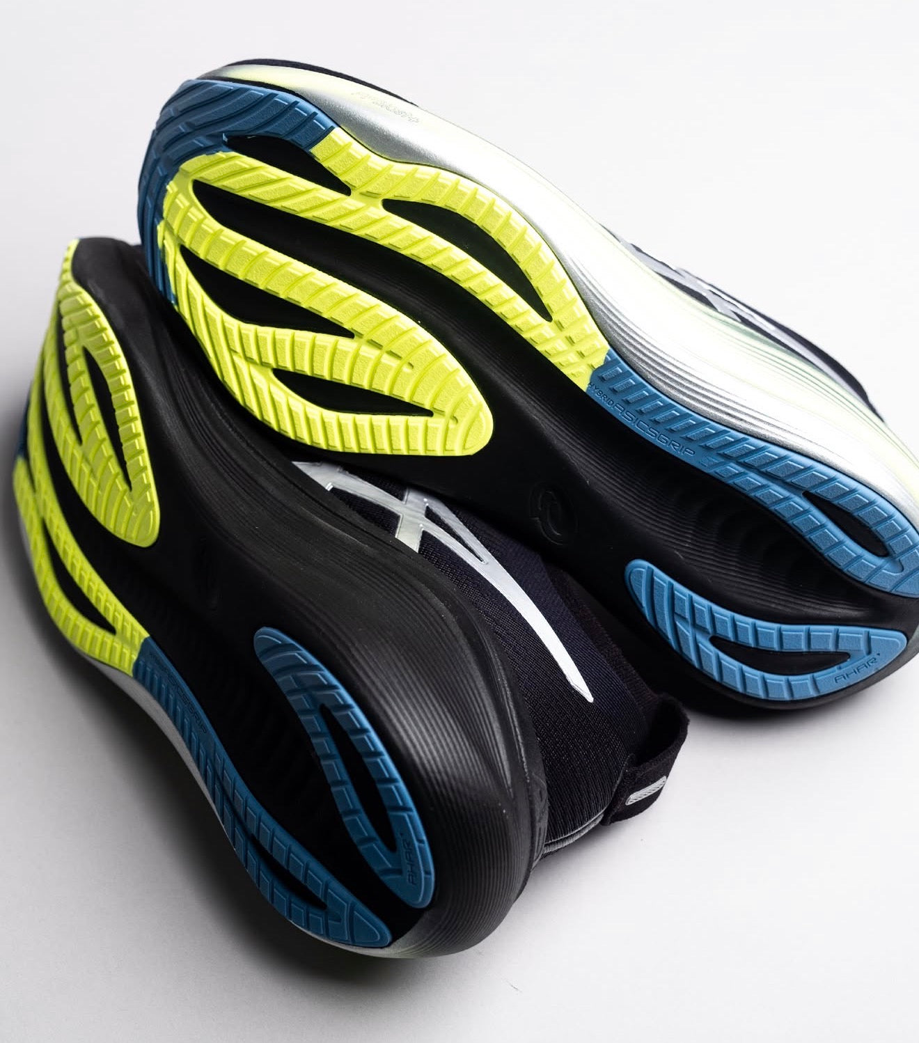 Gel-Nimbus 27 Luxe Black