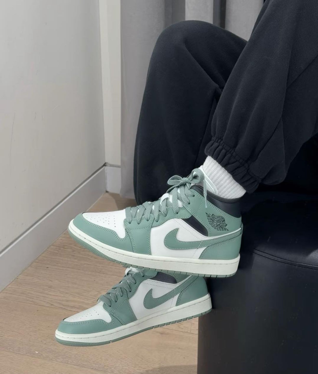 WMNs Air Jordan 1 Mid Jade Smoke