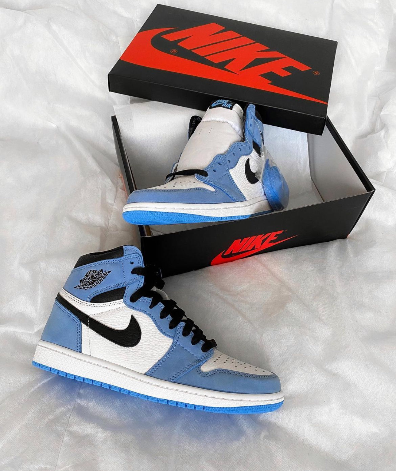 Air Jordan Retro 1 High UNC  “University Blue”