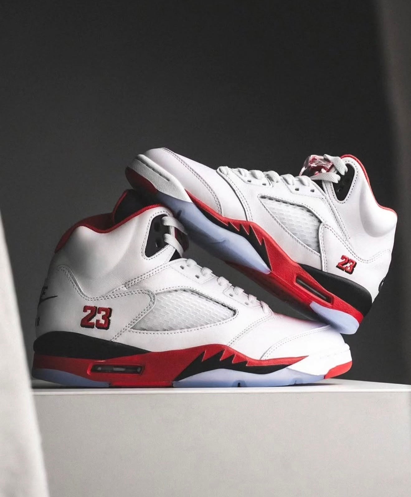 Air Jordan 5 Retro Fire Red Black Tongue