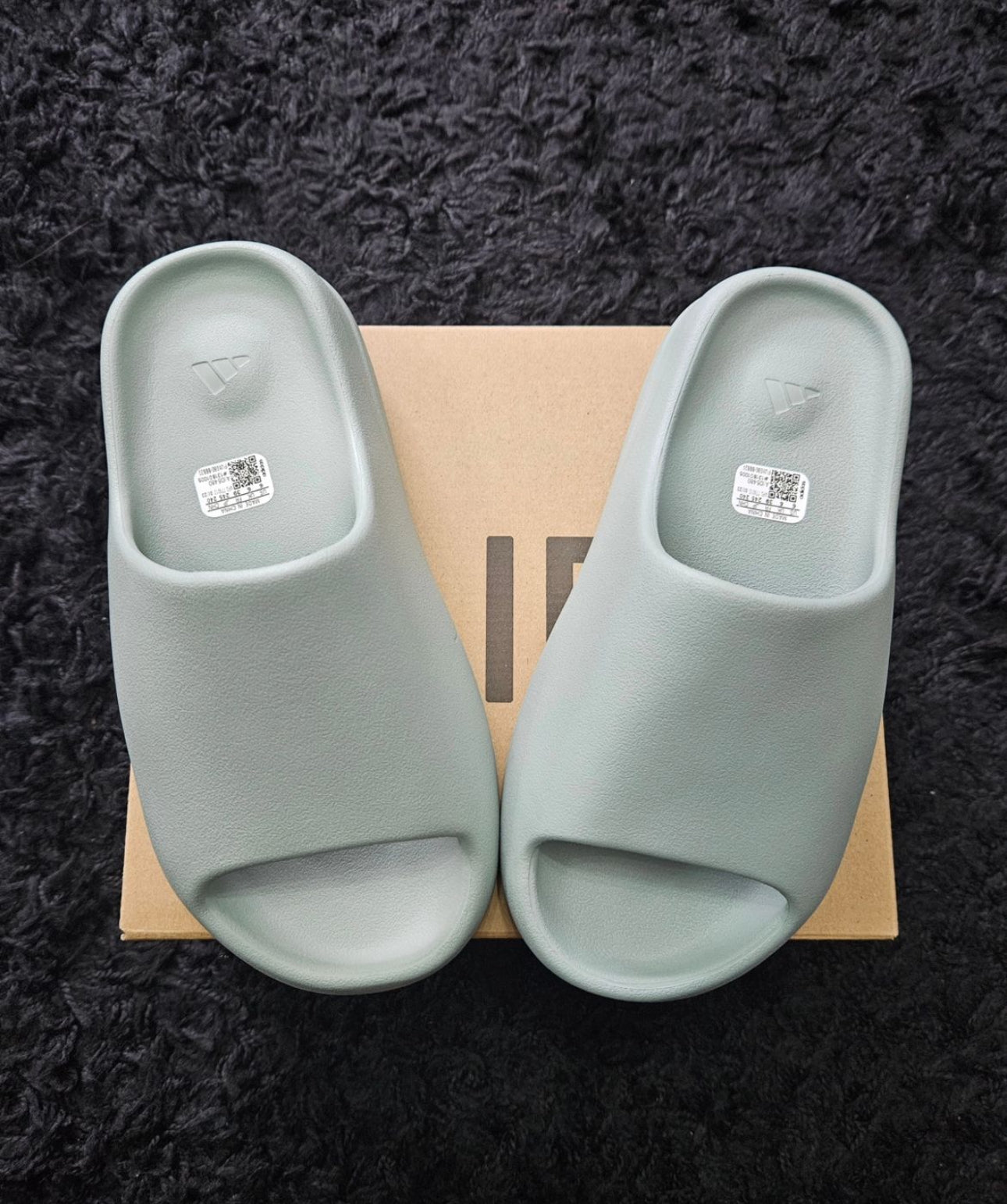 Yeezy Slides Salt