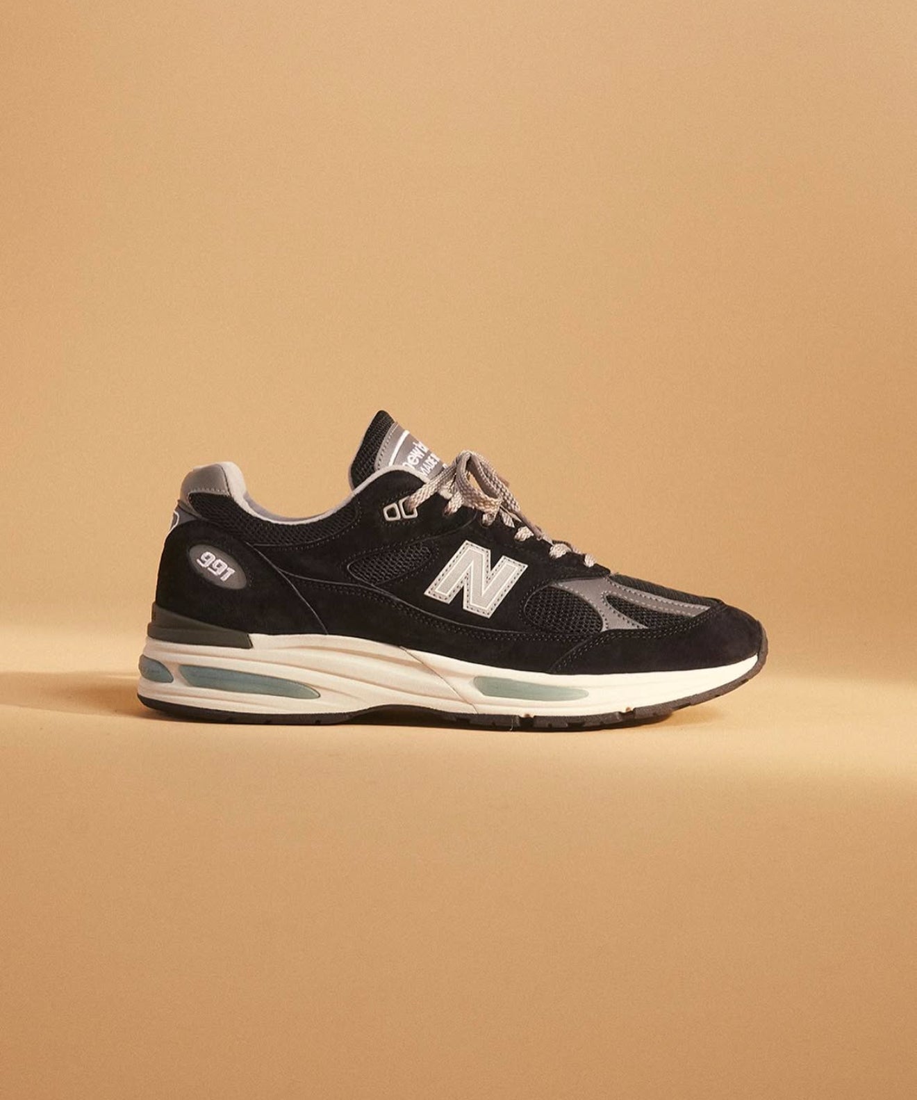 New Balance 991v2 MiUK Black Grey