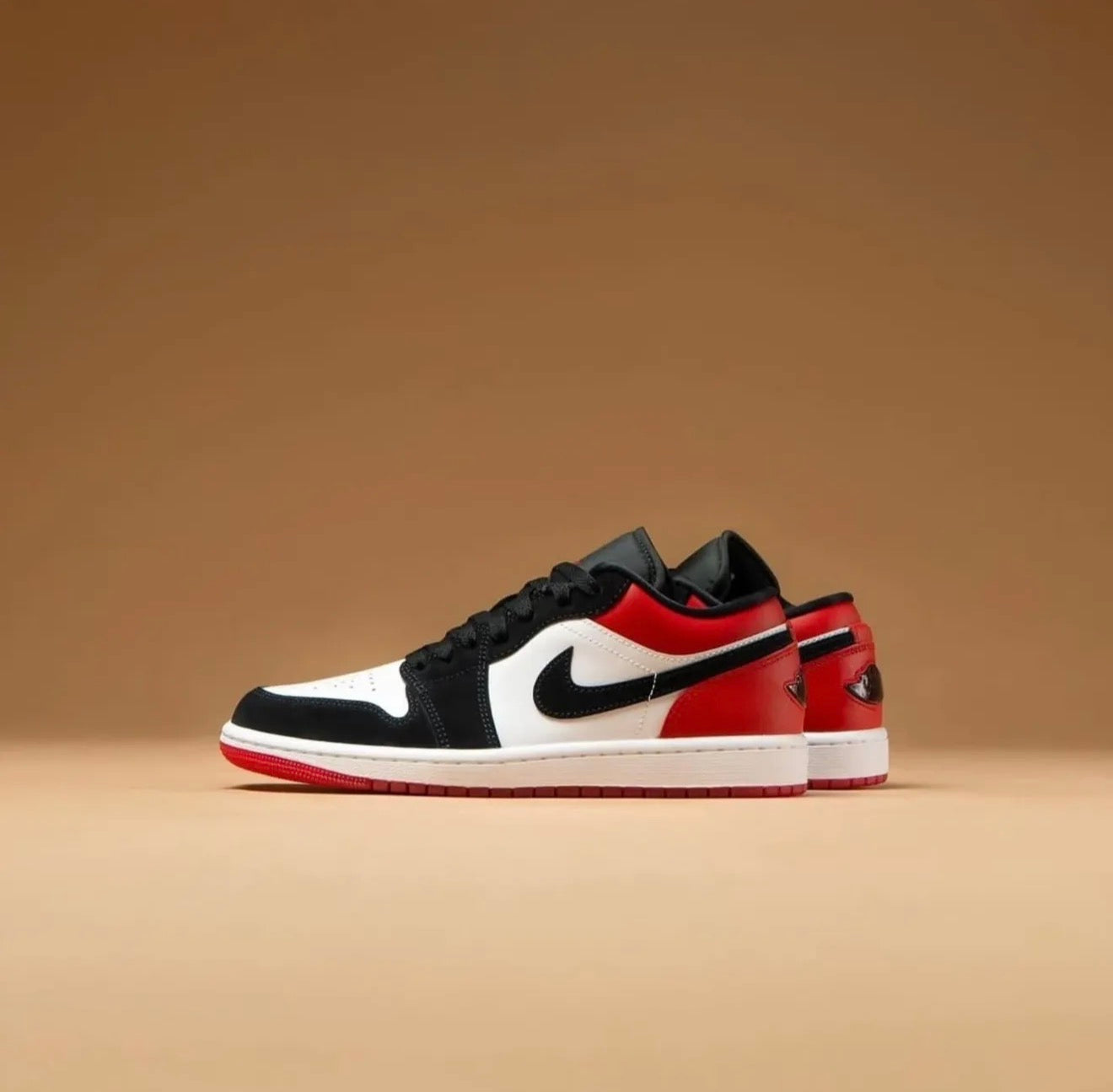 Air Jordan 1 Low Black Toe 2025