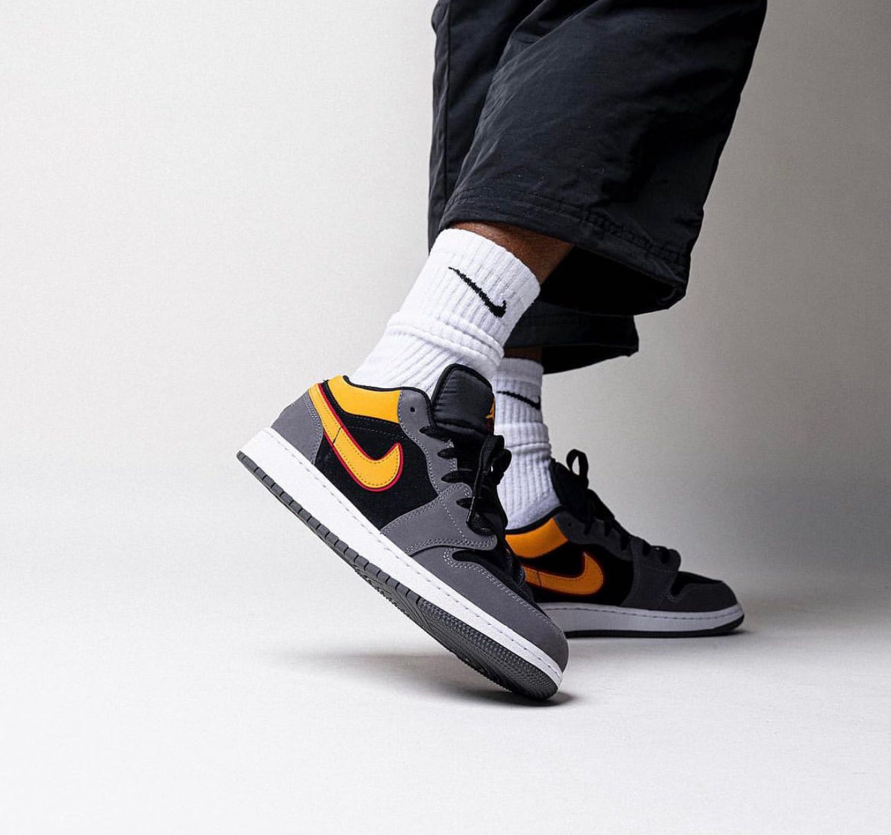 Air Jordan 1 Low “ Vivid Orange“