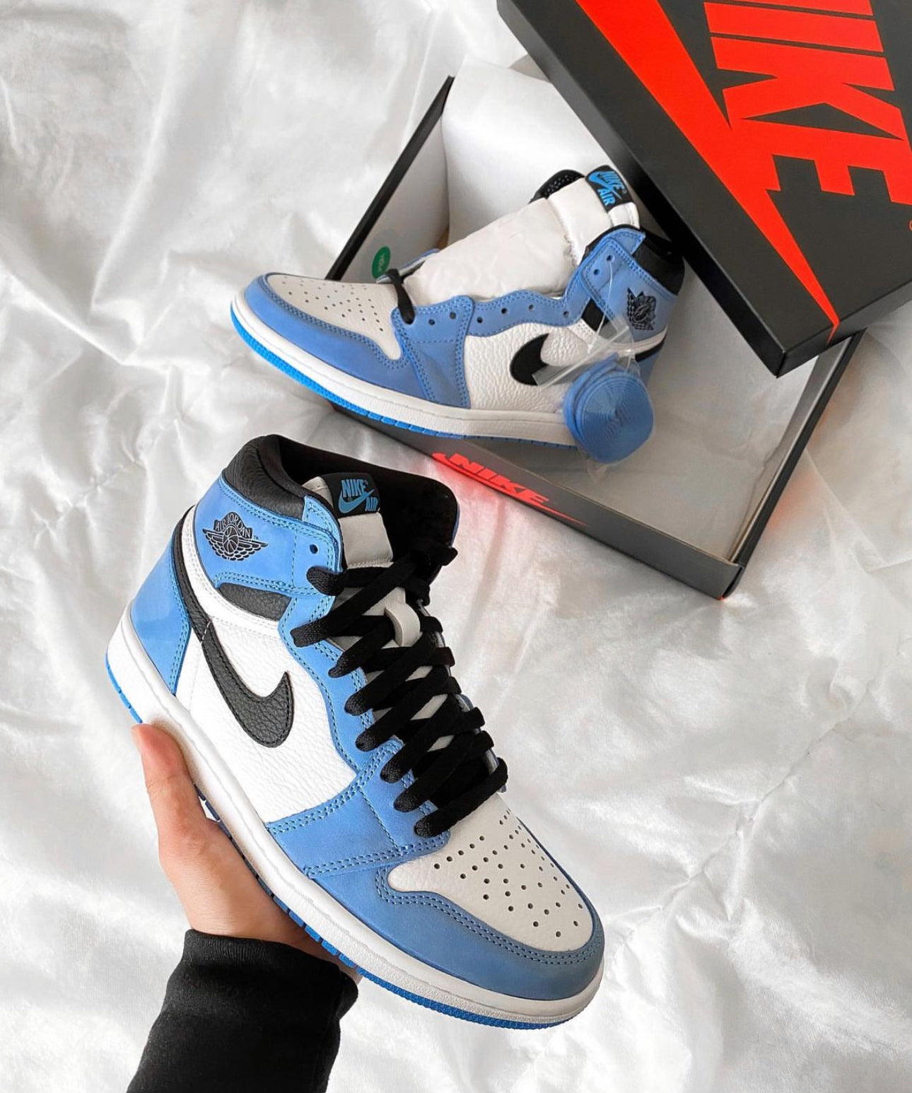 Air Jordan Retro 1 High UNC  “University Blue”