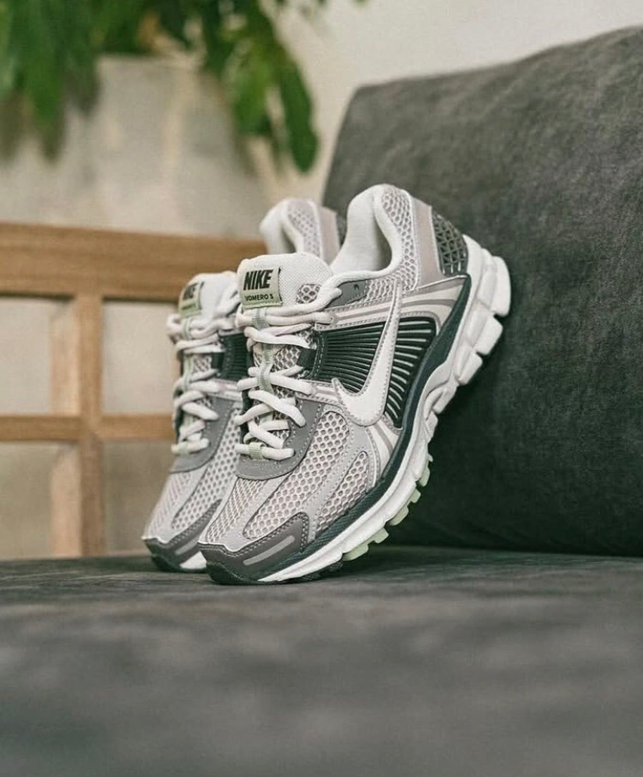 Zoom Vomero 5 Cobblestone Flat Pewter