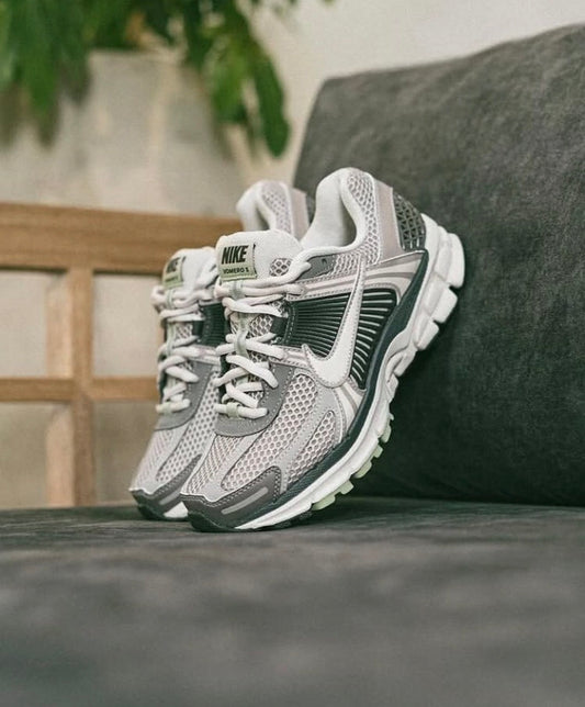 Zoom Vomero 5 Cobblestone Flat Pewter