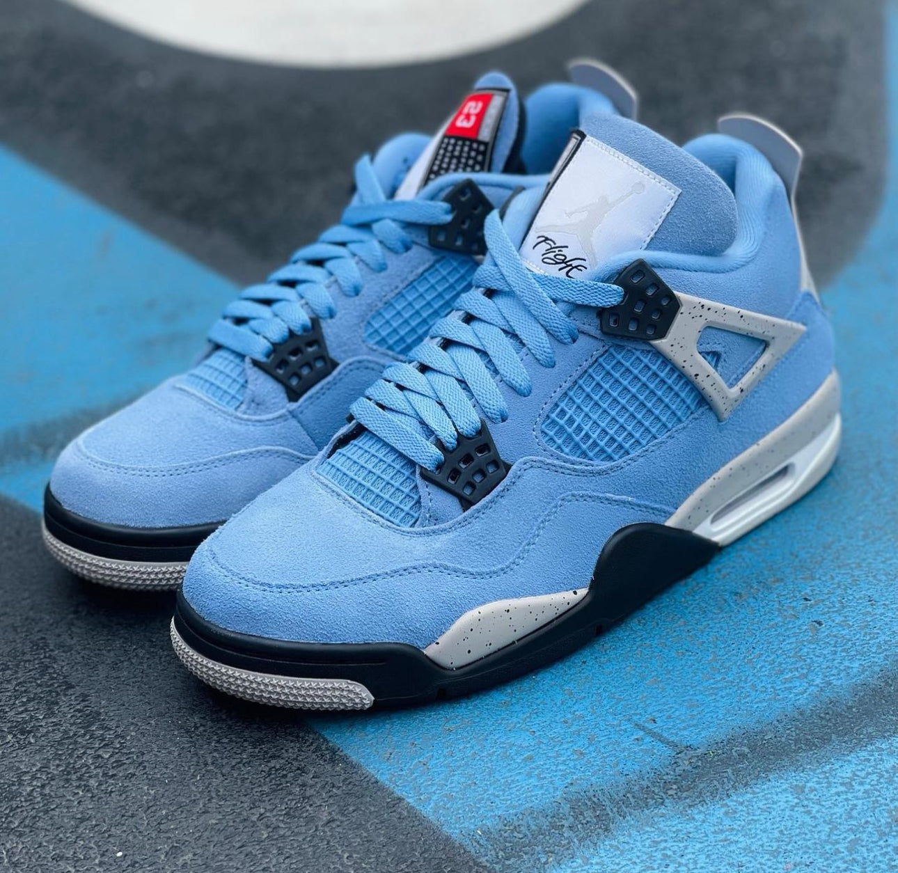 Air Jordan 4 Retro “ University Blue “