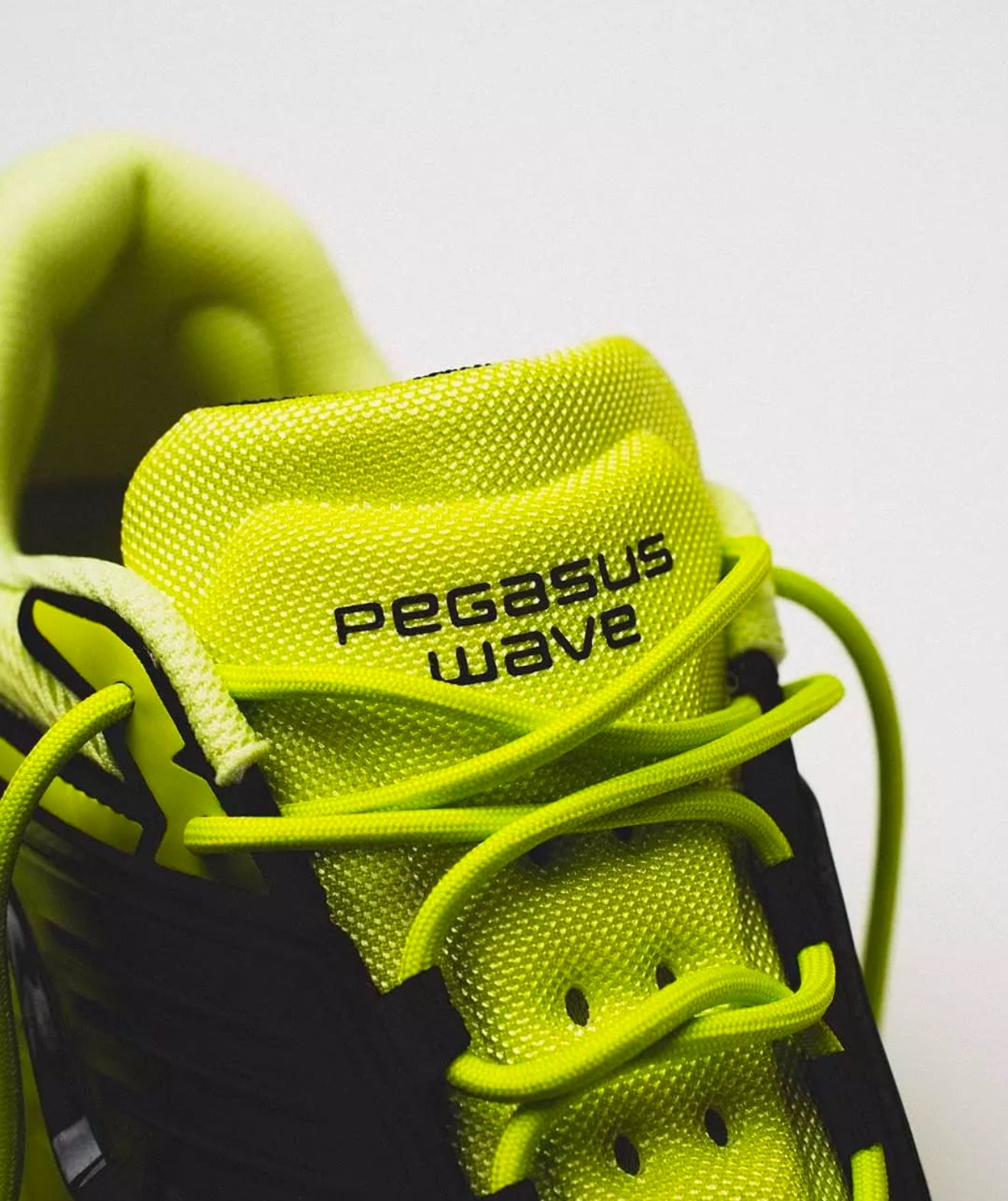 Air Pegasus Wave Light Lemon Twist