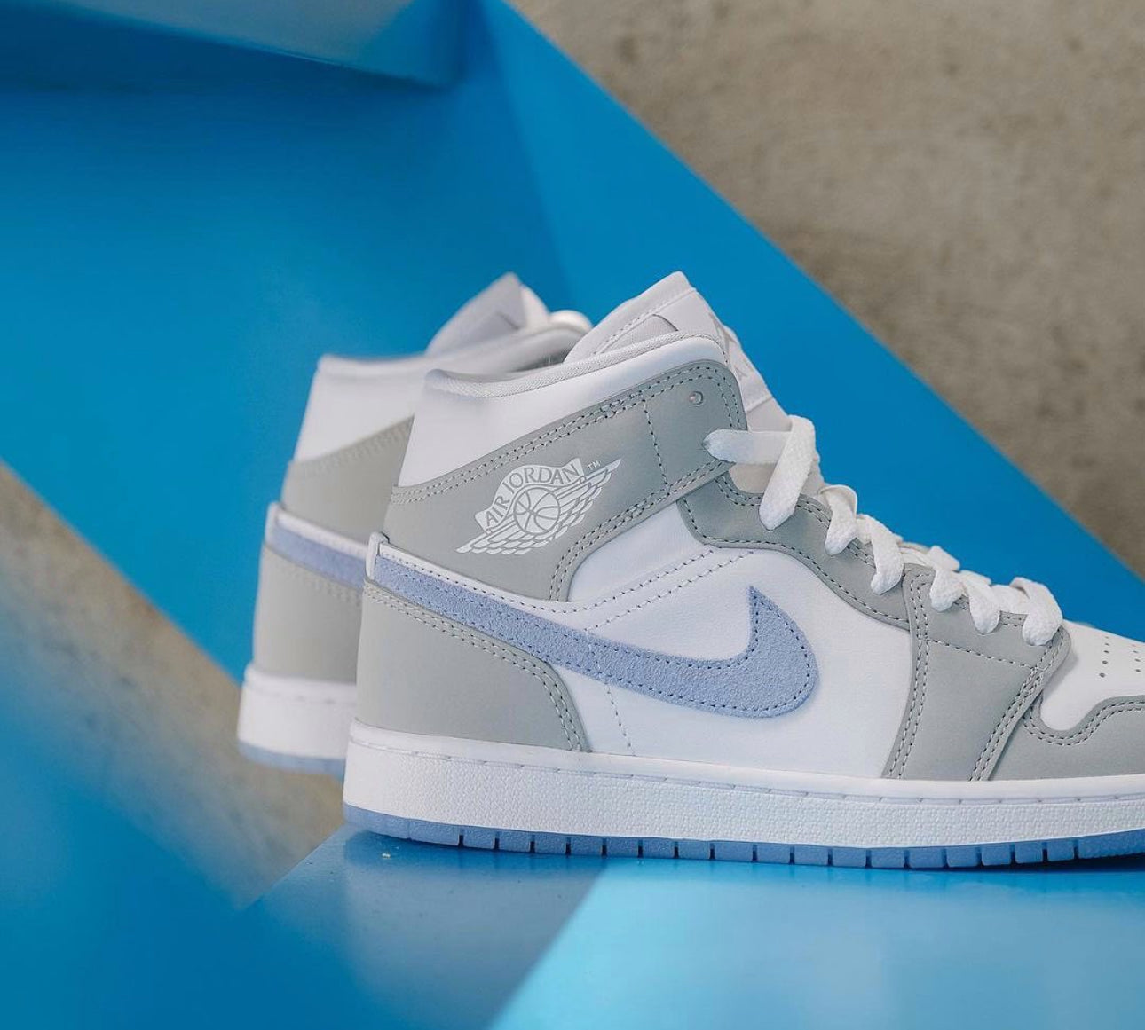 WMNs Air Jordan 1 Mid “ Wolf Grey ”