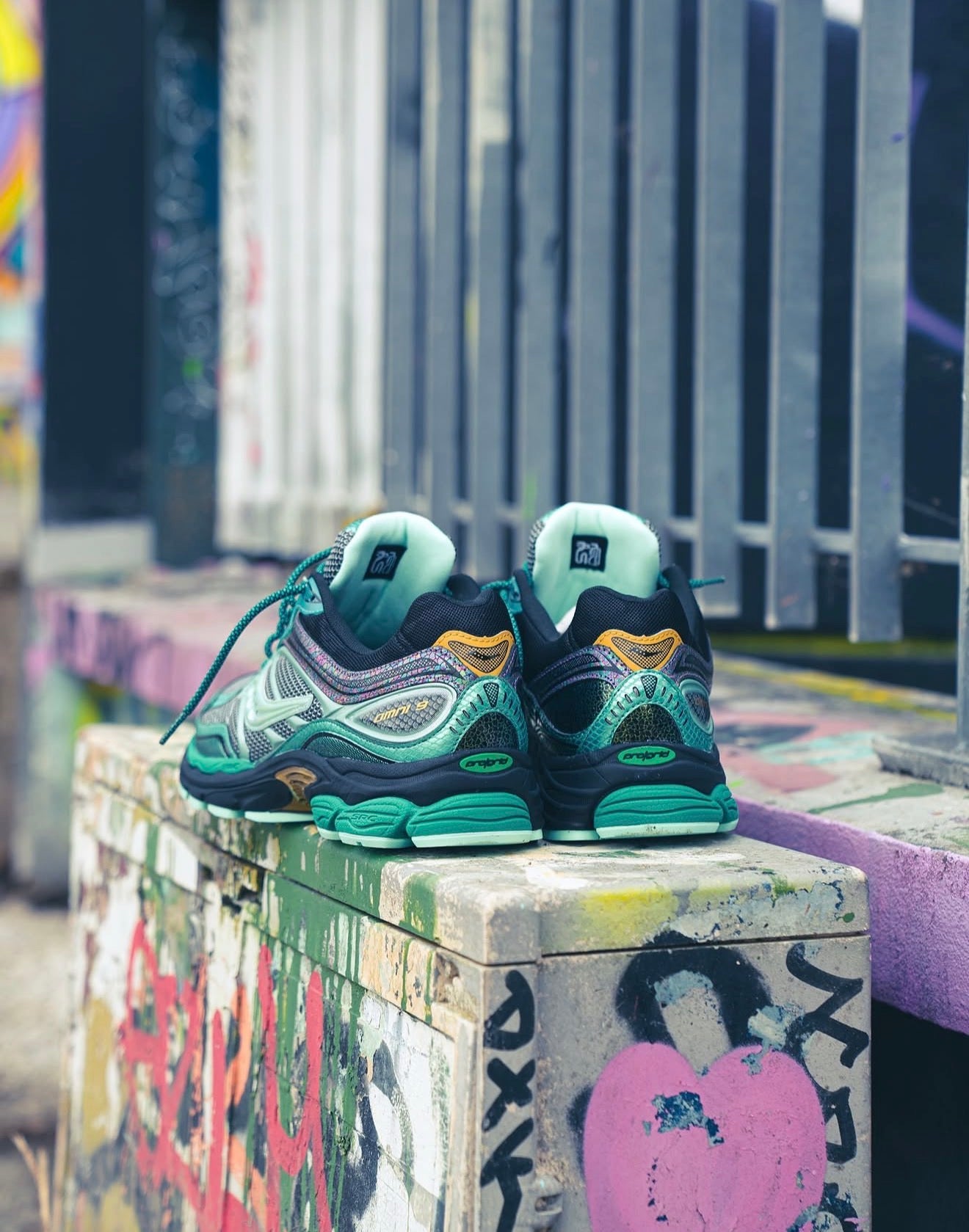 Saucony ProGrid Omni 9 Glowaconstrictor Green