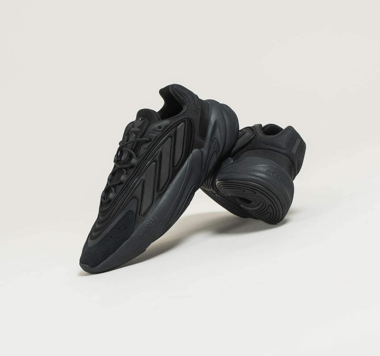 Ozelia Trainer “ Black “