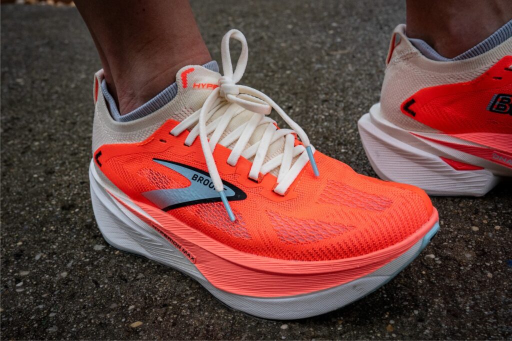 Brooks Hyperion Max 3 Coconut Fiery Coral Atomizer