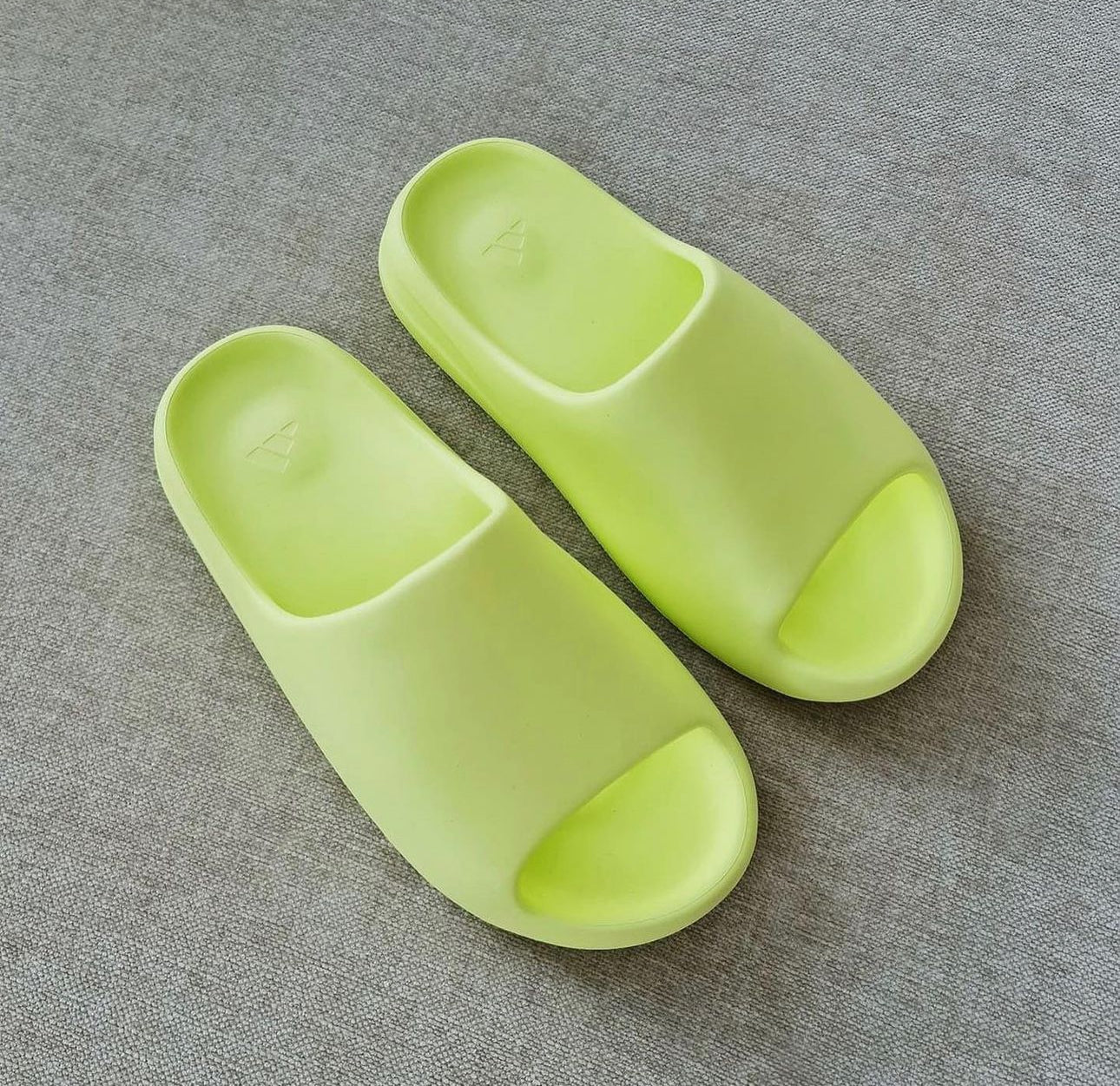 WMNs Yeezy Slides “ Green Glow ”