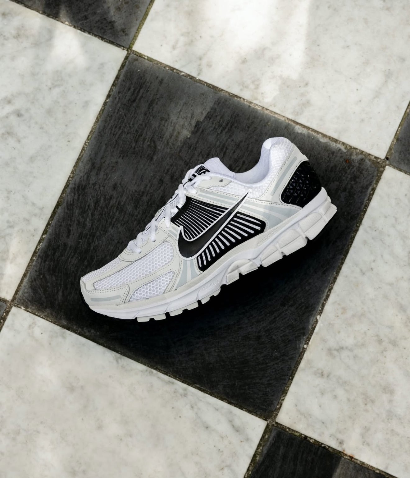 Zoom Vomero 5 White Black