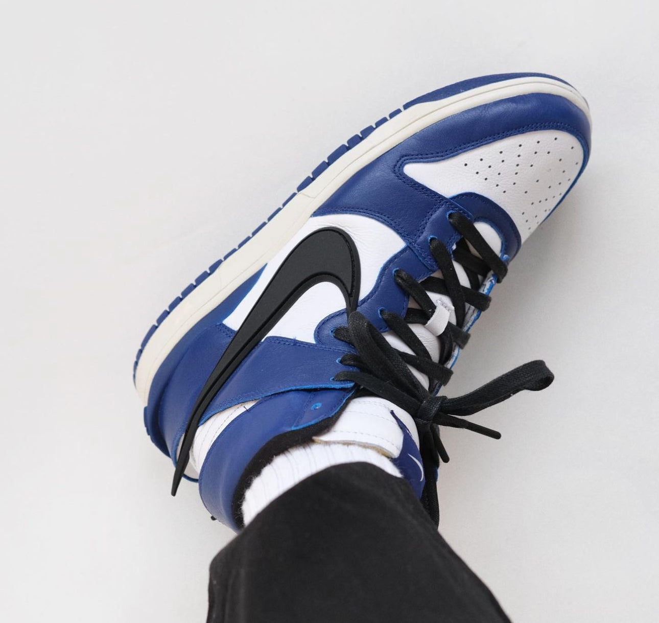 Dunks High SP Ambush “Blue/White”