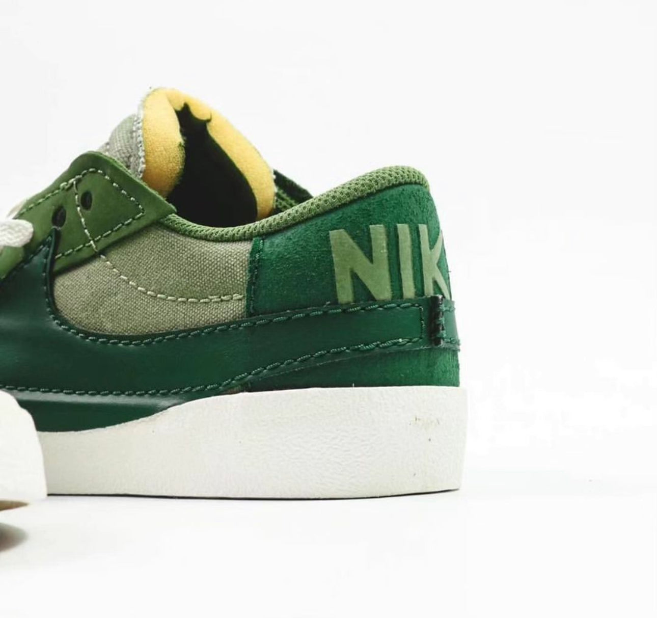 Blazer Low Jumbo “ Gorge Green “