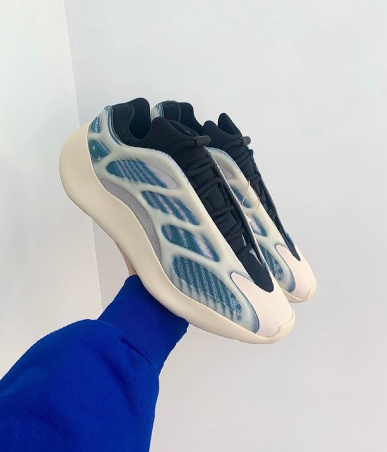 Yeezy 700v3 “ Kyanite “ ( Glows In Dark )