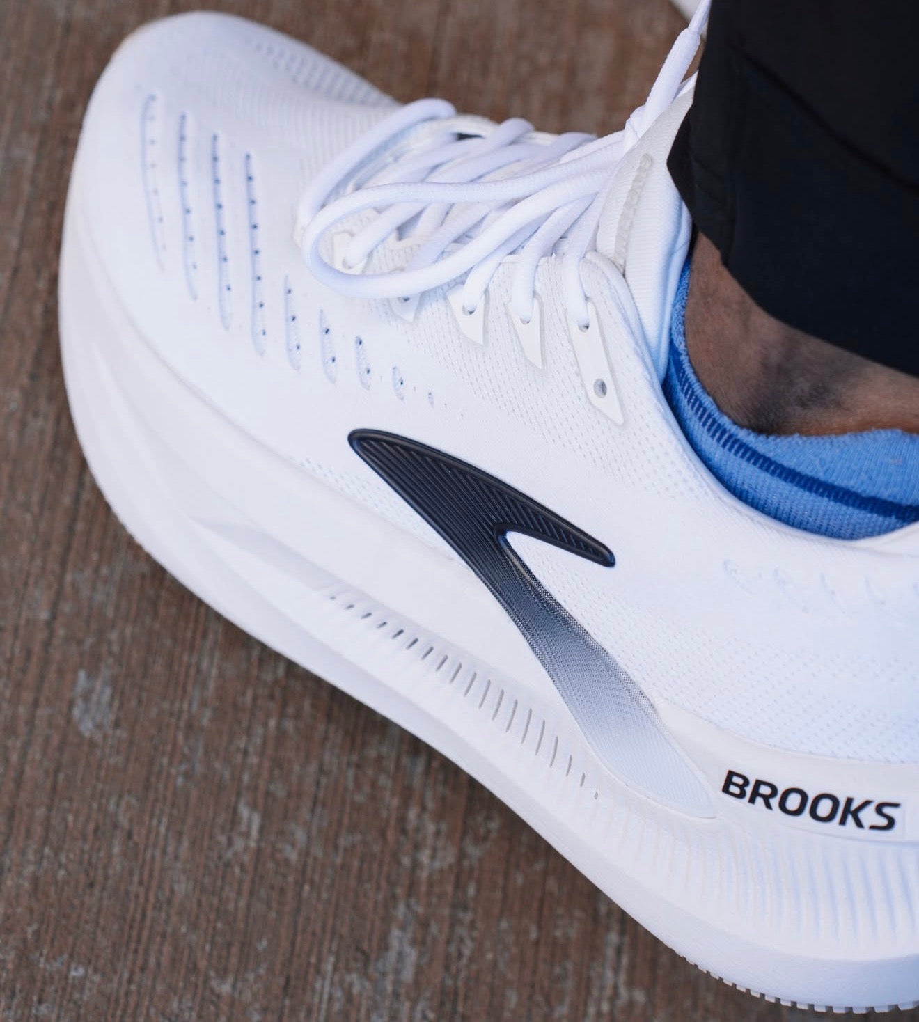 Brooks Glycerin Max 2 White Black Chateau Gray